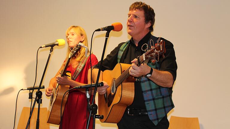 Scottish Folk vom Feinsten boten Stephen und Pernille Quigg bei ihrem Gastspiel im Stockheimer Sportheim.