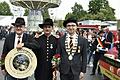 Nico Denner (rechts) heißt der neue Schützenkönig der Bürgerwehr Königsberg. Das beste Gesamtergebnis schoss Thomas Feickert (links). In der Mitte Hauptmann Manfred Barfuß.