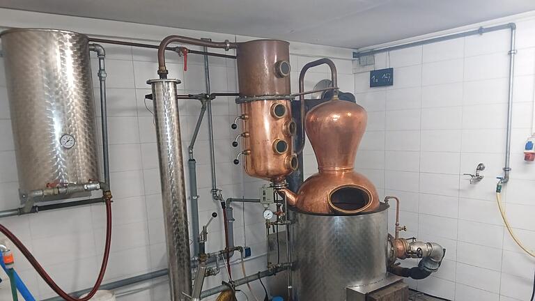 Michael Kilian und seine Whiskybrennerei - Mit dieser Destilliertanlage gewinnt Michael Kilian seinen Whisky. Michael Kilian und seine Whiskybrennerei - Mit dieser Destilliertanlage gewinnt Michael Kilian seinen Whisky.