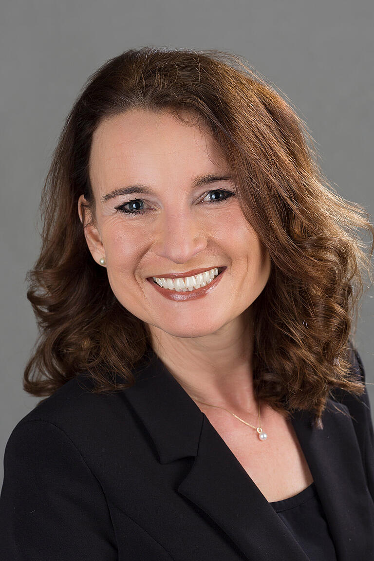 Iris Lange-Schmalz ist die Wettbewerbsleiterin von 'Kreative Köpfe'. Sie ist in ständigem Kontakt mit den betreuenden Unternehmen und so über den Status des Realisierungsprozesses der Projekte im Bilde. Die Zusammenarbeit mit den Unternehmen sei einfach spitze, sagt sie.