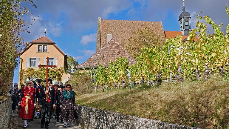 Die Kirche „Maria im Weingarten“ auf dem Volkacher Kirchberg war das Ziel der Musikantenwallfahrt der ARGE Fränkische Volksmusik, Bezirk Unterfranken. Die Kirche „Maria im Weingarten“ auf dem Volkacher Kirchberg war das Ziel der Musikantenwallfahrt der ARGE Fränkische Volksmusik, Bezirk Unterfranken.