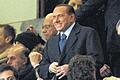 Da war das Urteil schon gefallen: Silvio Berlusconi erleichtert auf einer Fußballtribüne in Mailand.
