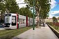 Das Bild aus der Visualisierung der geplanten Straßenbahnlinie 6 zeigt die Trasse am Zwerchgraben.