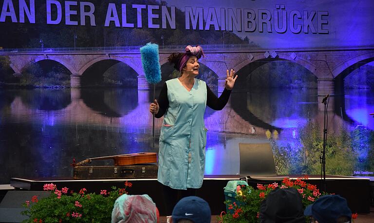Kabarettistin Ines Procter war 2019 zu Gast beim Kabarett an der alten Mainbrücke in Marktheidenfeld.