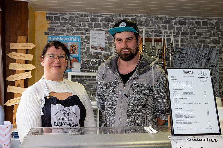 Nicole und Maximilian Plannerer von der Eiskönigin in Königsberg fertigen ihr Eis ohne Zusatzstoffe.