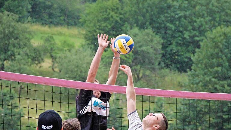 Ausgefallene Namen haben sich Teams beim Beachvolleyball-Turnier für Hobbymannschaften ausgedacht.       -  Ausgefallene Namen haben sich Teams beim Beachvolleyball-Turnier für Hobbymannschaften ausgedacht.