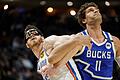Milwaukee Bucks - Oklahoma City Thunder       -  &bdquo;Maskenmann&rdquo; Isaiah Hartenstein holte sein 25. sogenanntes Double-Double aus zweistelligen Punkten und Rebounds.