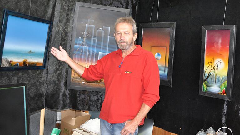 Eine brillante Leuchtkraft der Farben erzielt der Üchtelhäuser Künstler Gisbert Niklaus durch das Anwenden der Airbrush Technik. Eine brillante Leuchtkraft der Farben erzielt der Üchtelhäuser Künstler Gisbert Niklaus durch das Anwenden der Airbrush Technik.