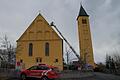 Sturmtief 'Ylenia'wehte im Bad Neustädter Ortsteil Gartenstadt an mehreren Stellen einige Ziegel vom Dach der Kirche St. Konrad. Die Bad Neustädter Feuerwehr vor Ort war mit Hebebühne im Einsatz, um die Löcher zu schließen.