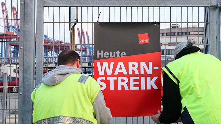 Warnstreik       -  Grund für die vielen Streiks sind die hohe Inflation und die dadurch verursachten Reallohnverluste der Beschäftigten.