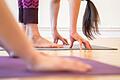 Yoga in der VHS? Nicht während des neuen Lockdowns. Gesundheits- und Fitnesskurse sind aktuell an den Volkshochschulen der Region ausgesetzt, während etwa Sprach- oder Integrationskurse weiter stattfinden dürfen.