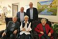 Frieda Geißendörfer (Mitte) feiert ihren 105. Geburtstag, zu dem ihre Geschwister Hermann Knab (82) und Notburga Schorr (90) sowie Zeils Bürgermeister Thomas Stadelmann (hinten rechts) und Kirchlauters Bürgermeister Karl-Heinz Kandler gratulierten.