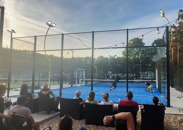 Südländische Stimmung herrschte beim Finale auf der Padel-Arena in Rottenbauer. Südländische Stimmung herrschte beim Finale auf der Padel-Arena in Rottenbauer.