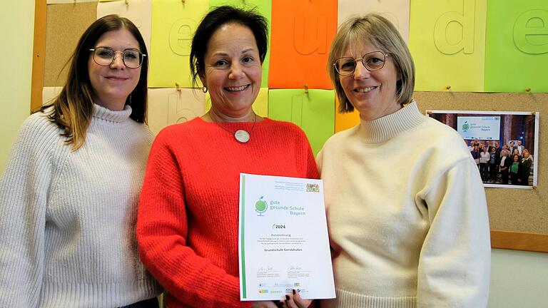 Die Grundschule Gerolzhofen hat die Auszeichnung 'gute gesunde Schule' bekommen. Über den Erfolg der gesamten Schulfamilie freuten sich die Verantwortlichen des Projektteams Felizitas Höhn, Rektorin Barbara Heining und Sabine Schuhmann (von links). Die Grundschule Gerolzhofen hat die Auszeichnung 'gute gesunde Schule' bekommen. Über den Erfolg der gesamten Schulfamilie freuten sich die Verantwortlichen des Projektteams Felizitas Höhn, Rektorin Barbara Heining und Sabine Schuhmann (von links).
