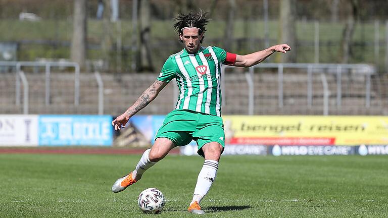 Noch kein Co-Trainer-Kandidat: Routinier Lukas Billick soll beim FC 05 Schweinfurt weiter auf dem Platz den jungen Spielern als Vorbild dienen. Noch kein Co-Trainer-Kandidat: Routinier Lukas Billick soll beim FC 05 Schweinfurt weiter auf dem Platz den jungen Spielern als Vorbild dienen.
