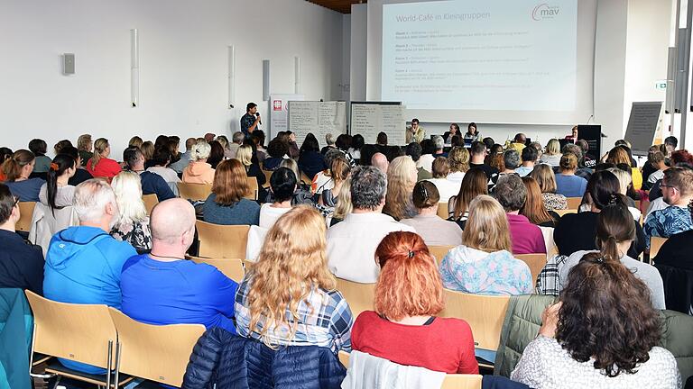 Jahresmitgliederversammlung der Mitarbeitervertretungen der Caritas in der Diözese Würzburg im Burkardushaus Jahresmitgliederversammlung der Mitarbeitervertretungen der Caritas in der Diözese Würzburg im Burkardushaus