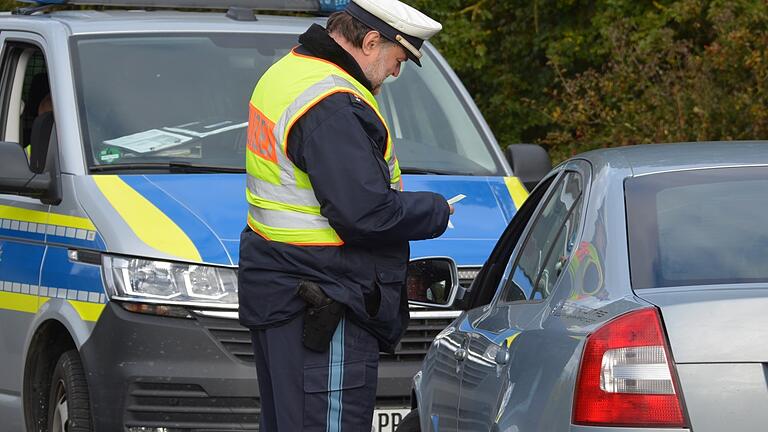 Das Polizeipräsidium Unterfranken zieht nach dem Blitzmarathon am vergangenen Donnerstag Bilanz. Das Polizeipräsidium Unterfranken zieht nach dem Blitzmarathon am vergangenen Donnerstag Bilanz.