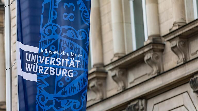 Während die Uni Würzburg an anderer Stelle, zum Beispiel über die Hightech-Agenda, zusätzliche Millionen vom Freistaat erhält, muss sie beim Ausbauprogramm nun Kürzungen in Kauf nehmen. Während die Uni Würzburg an anderer Stelle, zum Beispiel über die Hightech-Agenda, zusätzliche Millionen vom Freistaat erhält, muss sie beim Ausbauprogramm nun Kürzungen in Kauf nehmen.