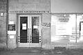Das Foto&nbsp; der Eingangstüre stammt von 2007, zwei Jahre nach der abrupten Räumung des städtischen Ämterhochhauses in der Augustinerstraße 9.