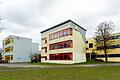 Nach geltendem Beschluss werden die Mittelschule (Bild von März 2023) und die Grundschule am Lülsfelder Weg in Gerolzhofen durch einen Neubau am bisherigen Standort ersetzt. Diese Entscheidung steht jetzt wegen einer immensen Steigerung der erwarteten Kosten wieder zur Debatte.