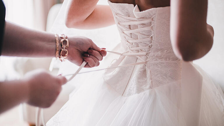 Symbol: Brautkleid, Brautmode, Hochzeit       -  Symbol: Brautkleid, Brautmode, Hochzeit
