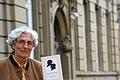 Nur für Dich! heißt das Buch, in dem Hilla Schütze die Geschichten und Bilder vorstellt, die ihre Großmutter vor fast 80 Jahren schuf, um den Vater von Hilla Schütze und ihren Bruder Manfred im Krieg am Heranwachsen seiner Zwillinge Anteil haben zu lassen.