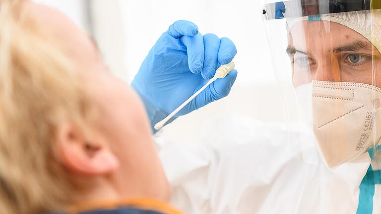 In der Würzburger Landkreisgemeinde Gelchsheim hat sich die Zahl positiv auf Corona getesteter Personen innerhalb einer Woche mehr als verzehnfacht. In der Würzburger Landkreisgemeinde Gelchsheim hat sich die Zahl positiv auf Corona getesteter Personen innerhalb einer Woche mehr als verzehnfacht.