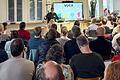 Thomas Irion, Direktor des Zentrums für Medienbildung an der Pädagogischen Hochschule Schwäbisch Gmünd, bei seinem Vortrag. Mehr als 130 Lehrkräfte informierten sich beim Fachtag 'KI und Schule'.