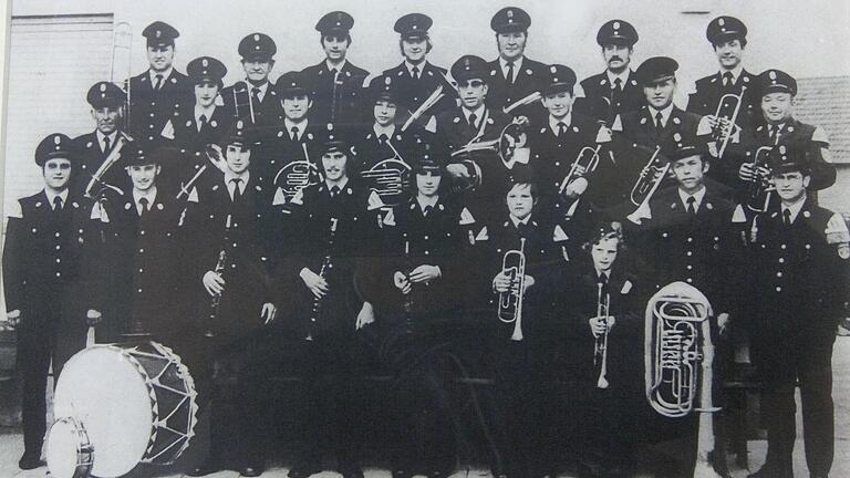 Die Feuerwehr und die Stadt Iphofen sind stolz auf ihren Musikzug. Heuer feiern die Musiker ihr 60-jähriges Bestehen mit dem Konzert am Ostermontag. Das Bild zeigt die Besetzung des Jahres 1974.