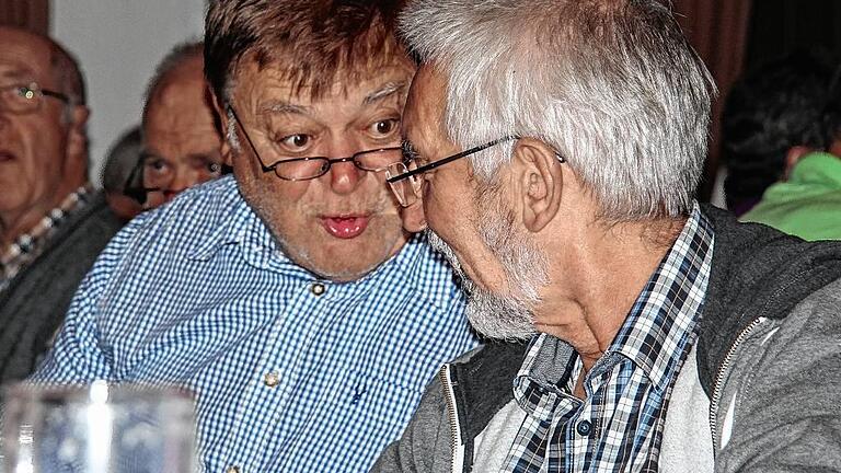 Ein Pläuschchen in Ehren. Ein Pläuschchen in Ehren.