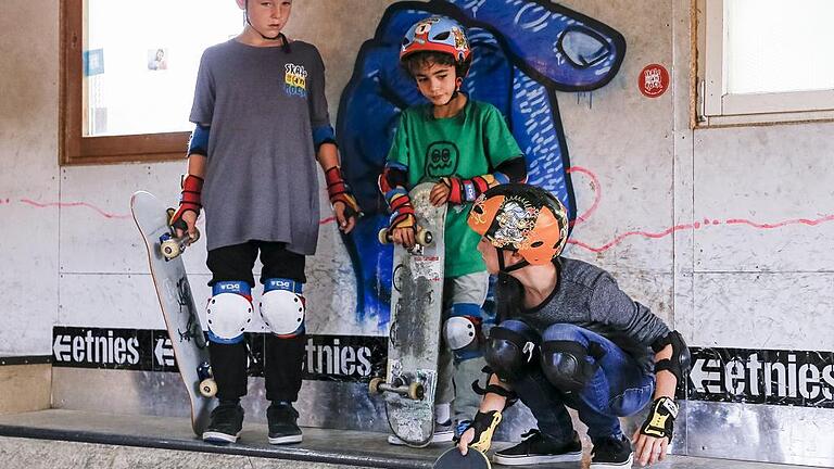 Das Interesse der jungen Skater ist groß.