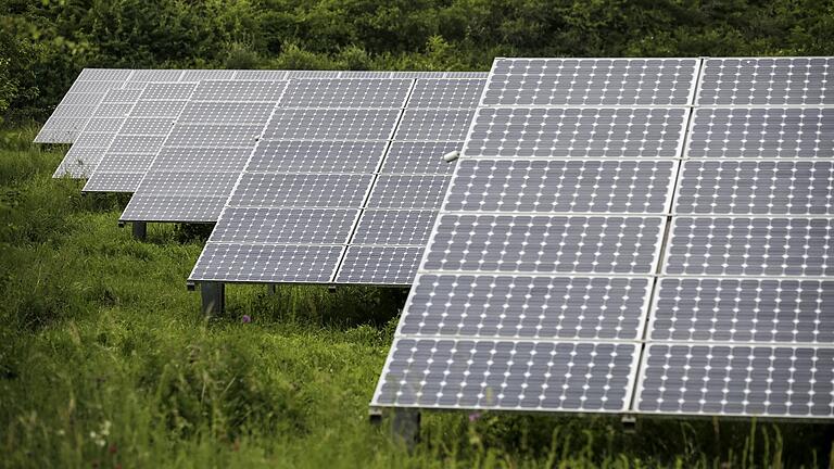 Ein Bürgerentscheid gegen einen Solarpark (Symbolbild) in Untermerzbach ist gescheitert. Damit können die schwäbischen 'Energiebauern' ihr Projekt nun umsetzen.