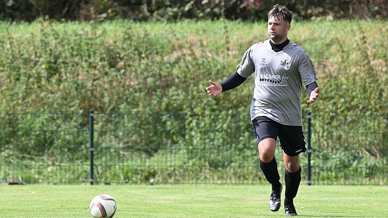 Aaron Röhner und weitere Spieler halfen am vergangenen Spieltag in der Kreisliga-Mannschaft der SG Herbstadt/Irmelshausen aus. Dadurch hatte die zweite Mannschaft in der A-Klasse nicht mehr genügend Spieler und musste ihre Partie absagen – schon zum dritten Mal in dieser Saison.