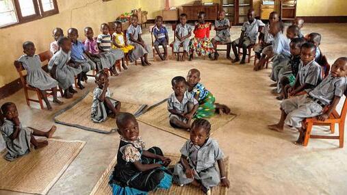 Diese fröhlichen Kinder besuchen den Kindergarten in Uomboni. Sie sind sehr dankbar für die Hilfe und Unterstützung durch die dortige Pfarrei St. Paul.