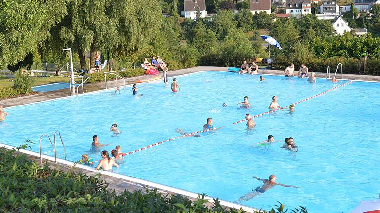 Das Freibad Maßbach. Das Freibad Maßbach.