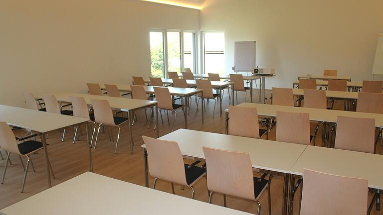 Blick in einen der neuen Seminarräume der Natura-Akademie in Laub. Blick in einen der neuen Seminarräume der Natura-Akademie in Laub.