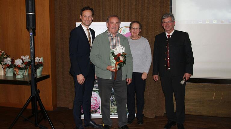 Auf dem Foto Landrat Florian Töpper, Herbert Knaup, Christine Unsleber, Kreisvorsitzender Frank Bauer.