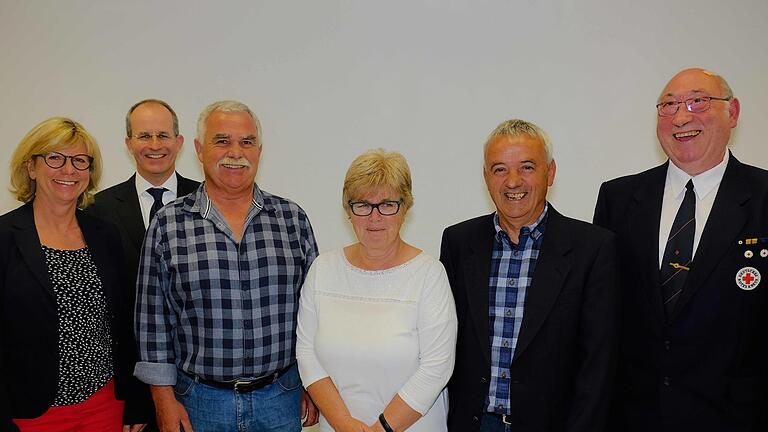 Rita Schaupp (von links), Dr. Alexander Siebel und Gerald Neupert (rechts) gratulierten  den Spendern  Manfred Baumgart sowie  Roswitha und Gerhard Machwart. Foto: Gerd Schaar       -  Rita Schaupp (von links), Dr. Alexander Siebel und Gerald Neupert (rechts) gratulierten  den Spendern  Manfred Baumgart sowie  Roswitha und Gerhard Machwart. Foto: Gerd Schaar