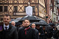 Nach drei Jahren Pause fand bei Regen die Karfreitagsprozession durch die Innenstadt von Lohr statt. Sie ist die älteste noch gepflegte Bilderprozession in Deutschland. Lebensgroße Figuren des Leidens und Sterbens Jesu Christi wurden von der Vertretern verschiedener Handwerks- und anderer Berufe, von Vereinen und Verbänden durch die Stadt getragen, schweigend von den Teilnehmern begleitet.