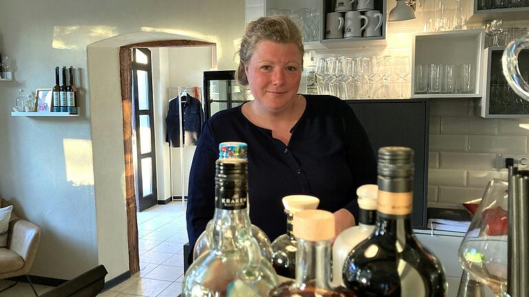 Die gelernte Winzerin Charlotte Scholz freut sich darauf, ihren Lebensgefährten Christian Kreß im 'Restaurant Kniebrecher' zu unterstützen. Die gelernte Winzerin Charlotte Scholz freut sich darauf, ihren Lebensgefährten Christian Kreß im 'Restaurant Kniebrecher' zu unterstützen.