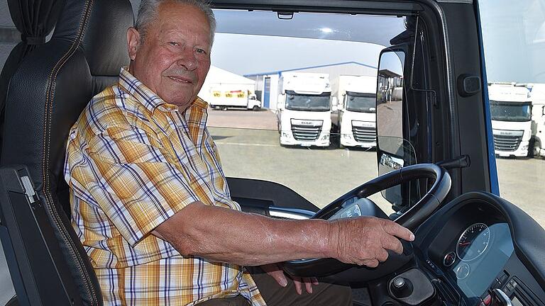 80 Jahre alt und 60 Jahre davon als Lkw-Fahrer unterwegs. Hermann Schneider war dabei als die Firma &bdquo;Gerhardt Transport&rdquo; an den Start ging. Heute beschäftigt die Firma 400 Mitarbeiter und hat einen Fuhrpark von 180 Fahrzeugen.