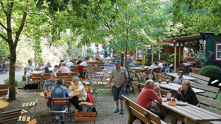 Der Biergarten auf dem Zeilberg ist immer gut besucht. Touristen oder Stammgäste &ndash; alle kommen gerne hierher.