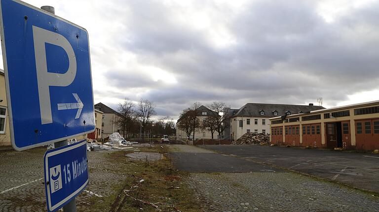 Die Abrissarbeiten für die letzten Gebäude im Westen der Ledward Kasernen haben begonnen.