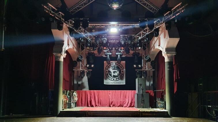 Symbolisch für die Probleme der freien Kulturszene in Corona-Zeiten: die leere Bühne im Stattbahnhof. Symbolisch für die Probleme der freien Kulturszene in Corona-Zeiten: die leere Bühne im Stattbahnhof.