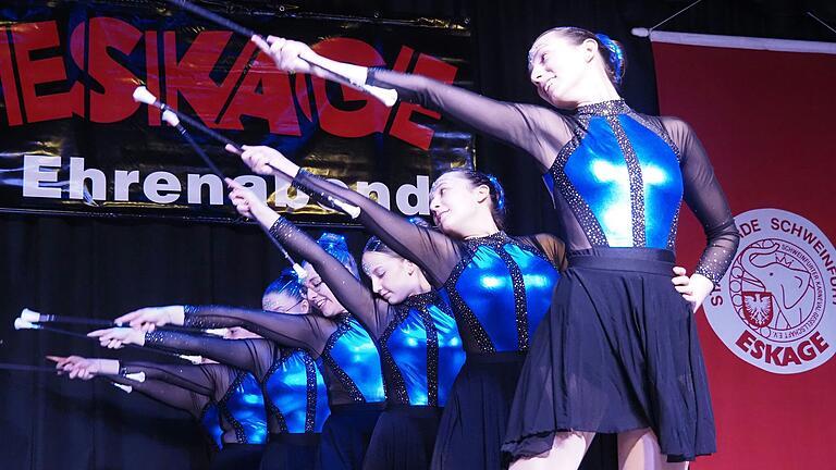 Gute Laune für 2025 brachten am Schluss die feurigen Majorettes aus Gerolzhofen. Gute Laune für 2025 brachten am Schluss die feurigen Majorettes aus Gerolzhofen.