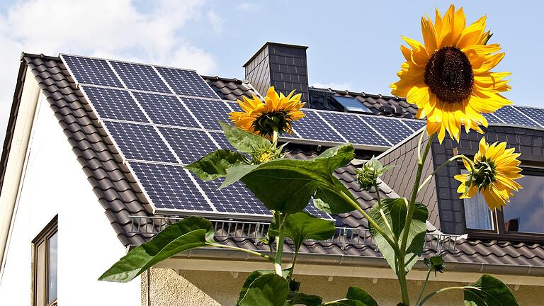 Schweinfurts Dächer haben zu wenig Photovoltaik-Anlagen, obwohl das Potenzial vorhanden wäre. Das radikal zu verbessern, fordern Grüne, Schweinfurter Liste/Freie Wähler und SPD in verschiedenen Anträgen.