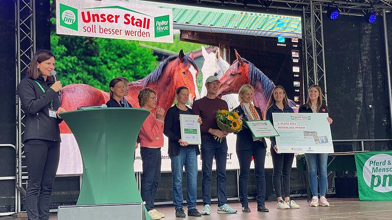 Reitanlage Pfriem erhält den zweiten Platz beim Wettbewerb 'Unser Stall soll besser werden' in Warendorf.