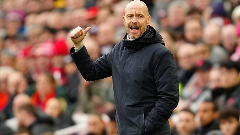 Erik ten Hag       -  Erik ten Hag bleibt trotz Trennungsgerüchten nun doch bei Manchester United.