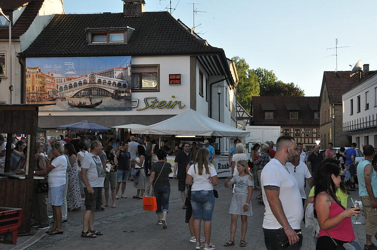 Italienisches Flair verbreitet die italienische Nacht, die einmal im Jahr in der Hofheimer Innenstadt stattfindet (Archivbild, 2019).