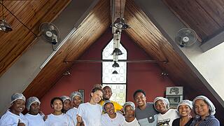 Bäckereinsatz auf Madagaskar: Zwei Wochen verbrachte die Stadtlauringer Bäckerin Sarah Braun in der madagassischen Hauptstadt Antananarivo und zeigte dort jungen Frauen, wie Brot, Brötchen, Brezeln, Kekse und Kuchen gebacken werden. Am Ende des Kurses erhielten alle bei einer Festveranstaltung im Ministerium ein Zertifikat, mit dem sie sich selbstständig machen können oder leichter eine Festanstellung finden.